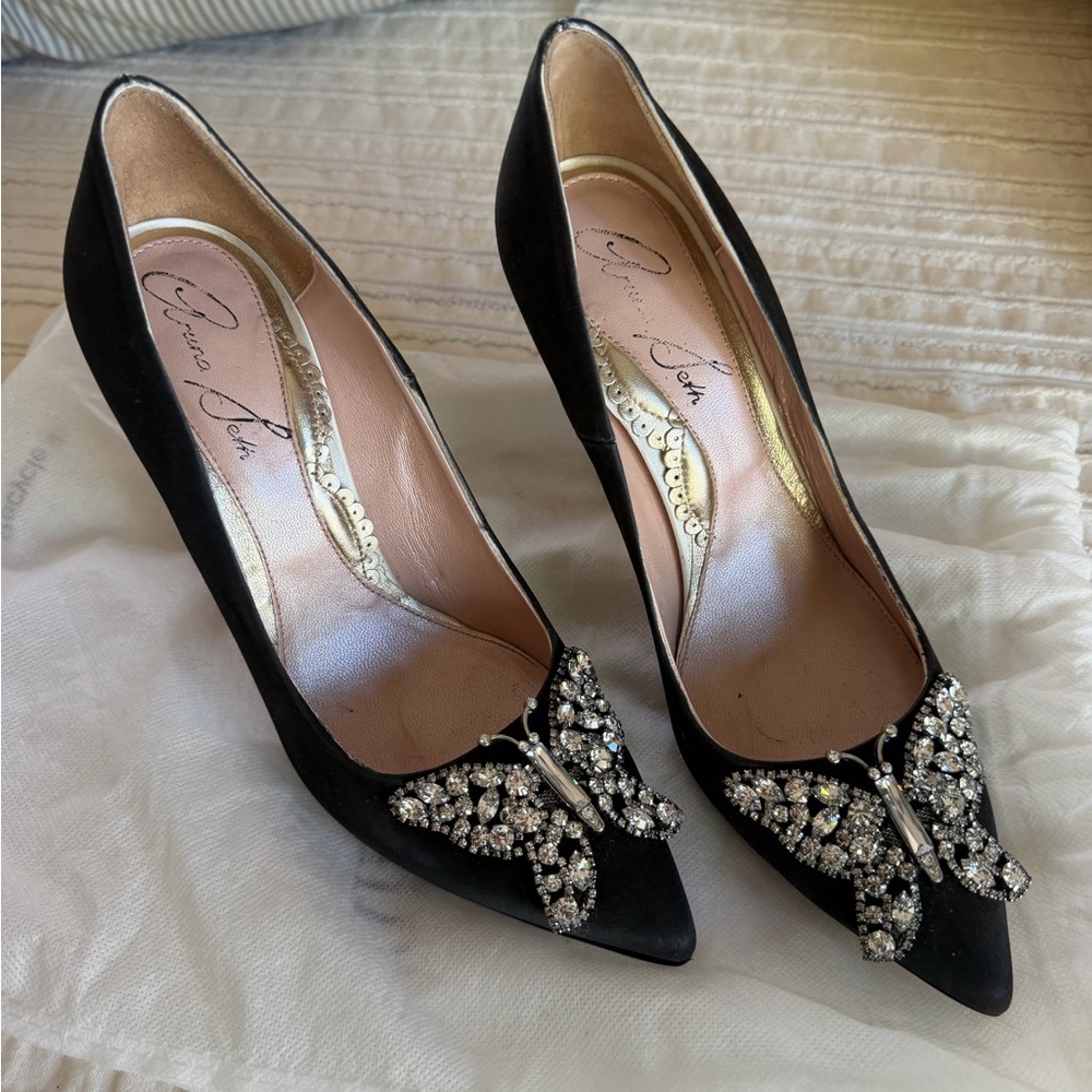 Elegant Black Heels with Crystal Embellishments